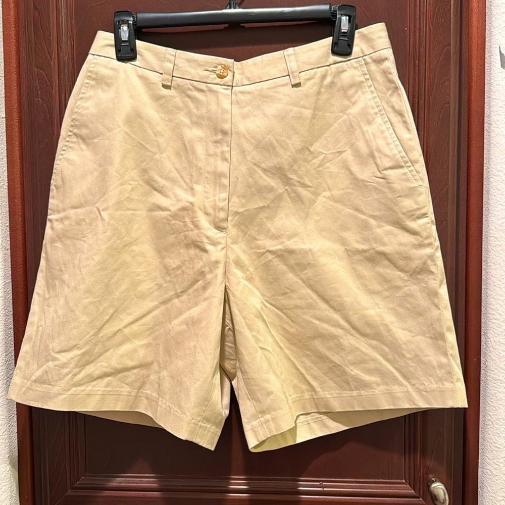 TOMMY HILFIGER Golf shorts cream color size 10